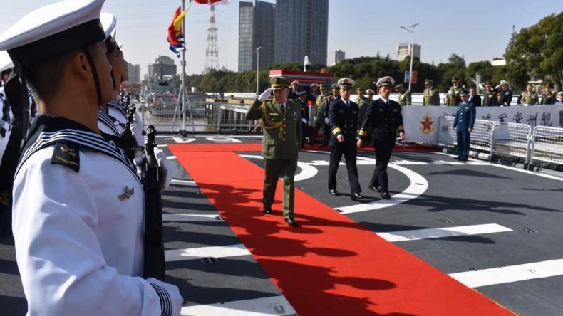 الفريق أوّل السعيد شنڨريحة يزور القاعدة البحرية بشنغهاي الفريق أوّل السعيد شنڨريحة يزور القاعدة البحرية بشنغهاي