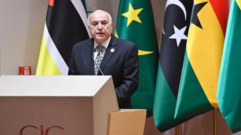 عطاف يتحادث مع وزير الخارجية الليبي بغينيا الاستوائية عطاف يتحادث مع وزير الخارجية الليبي بغينيا الاستوائية