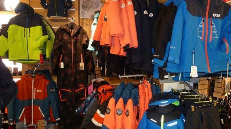موجة البرد تنعش سوق الألبسة الشتوية موجة البرد تنعش سوق الألبسة الشتوية