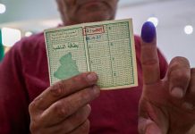 الجزائريون يواصلون الإدلاء بأصواتهم في انتخابات الرئاسة الجزائريون يواصلون الإدلاء بأصواتهم في انتخابات الرئاسة