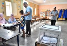 الجزائريون ينتخبون رئيسهم الجزائريون ينتخبون رئيسهم