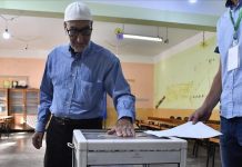 رئاسيات الجزائر.. تمديد التصويت ساعة والمشاركة ترتفع لـ26.45 بالمئة رئاسيات الجزائر.. تمديد التصويت ساعة والمشاركة ترتفع لـ26.45 بالمئة