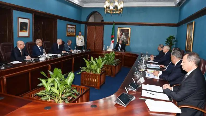 الدخول المدرسي والتقلبات الجوية على طاولة مجلس الوزراء الدخول المدرسي والتقلبات الجوية على طاولة مجلس الوزراء