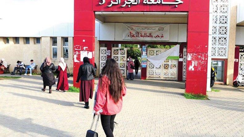 مليون و800 ألف طالب يلتحقون بالجامعة هذا الثلاثاء مليون و800 ألف طالب يلتحقون بالجامعة هذا الثلاثاء