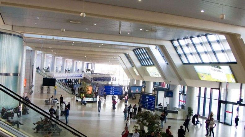 مطار الجزائر ينفي خبر إقالة المدير العام مطار الجزائر ينفي خبر إقالة المدير العام