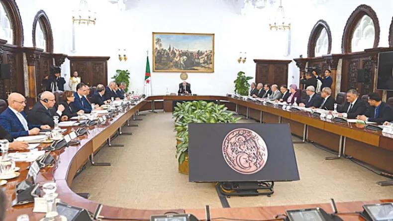 الحكومة تنزل إلى الميدان لتنفيذ تعليمات الرئيس تبون الحكومة تنزل إلى الميدان لتنفيذ تعليمات الرئيس تبون