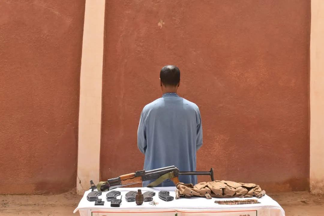 إرهابي يسلم نفسه ببرج باجي مختار إرهابي يسلم نفسه ببرج باجي مختار