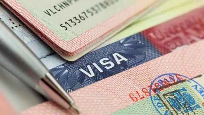 باريس تناور مجدّدا بورقة التأشيرة مقابل التصريح القنصلي باريس تناور مجدّدا بورقة التأشيرة مقابل التصريح القنصلي