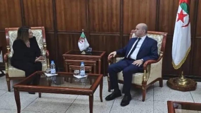 سايحي يستقبل ممثلة برنامج الأمم المتحدة لمكافحة الإيدز بالجزائر سايحي يستقبل ممثلة برنامج الأمم المتحدة لمكافحة الإيدز بالجزائر