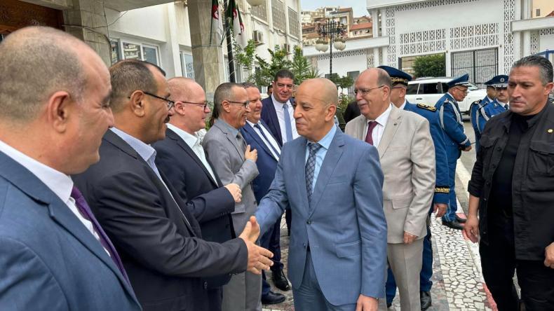 المدير العام للأمن الوطني يزور بجاية لتفقد الهياكل والوحدات الأمنية المدير العام للأمن الوطني يزور بجاية لتفقد الهياكل والوحدات الأمنية