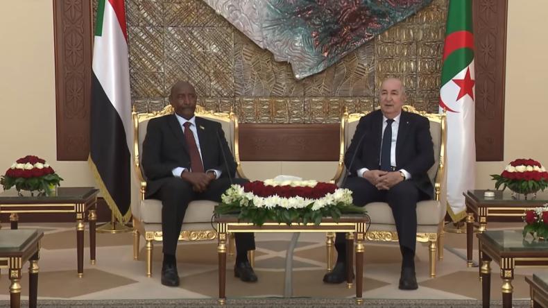 البرهان يؤكد حرص السودان على مواصلة التعاون المشترك مع الجزائر البرهان يؤكد حرص السودان على مواصلة التعاون المشترك مع الجزائر