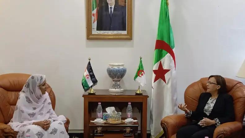 الوزيرة كريكو تُؤكّد لنظيرتها الصحراوية موقف الجزائر الداعم للقضية الصحراوية الوزيرة كريكو تُؤكّد لنظيرتها الصحراوية موقف الجزائر الداعم للقضية الصحراوية