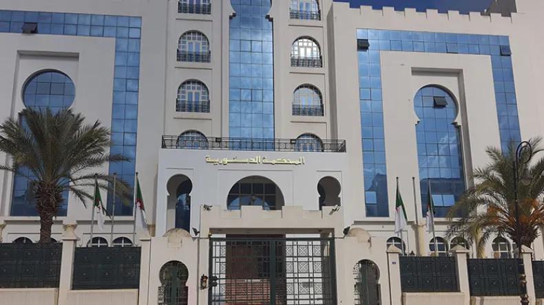 إخطار المحكمة الدستورية حول 4 تعديلات على قانون المالية إخطار المحكمة الدستورية حول 4 تعديلات على قانون المالية