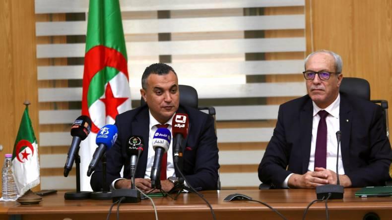 الوزير الجديد للبريد: أتعهد بتعزيز مكانة الجزائر في مجال الاتصالات وتكنولوجيا المعلومات الوزير الجديد للبريد: أتعهد بتعزيز مكانة الجزائر في مجال الاتصالات وتكنولوجيا المعلومات