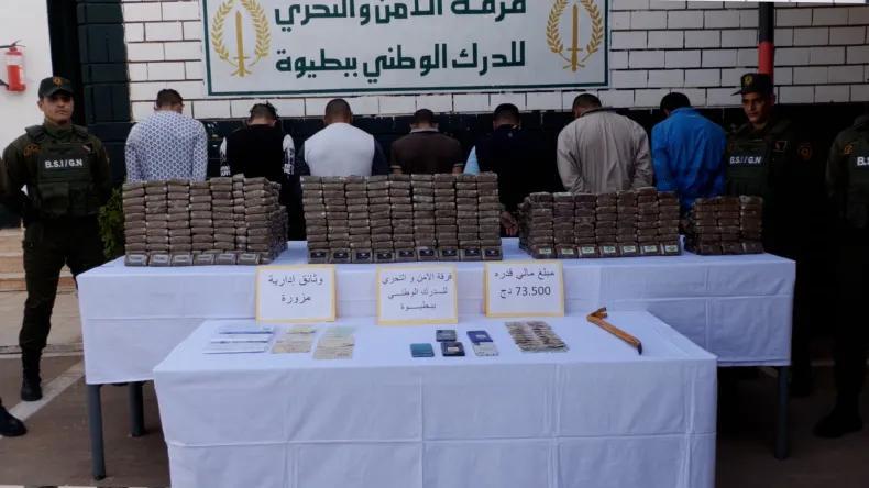 وهران: الدرك الوطني يحجز قنطارين من الكيف المعالج قادمة من المغرب وهران: الدرك الوطني يحجز قنطارين من الكيف المعالج قادمة من المغرب