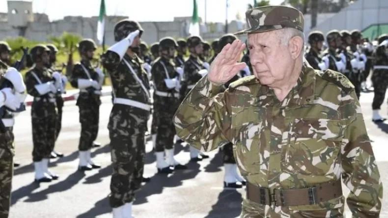 الفريق أول السعيد شنڨريحة يُشرف على تنصيب قائد القوات البرية الجديد الفريق أول السعيد شنڨريحة يُشرف على تنصيب قائد القوات البرية الجديد