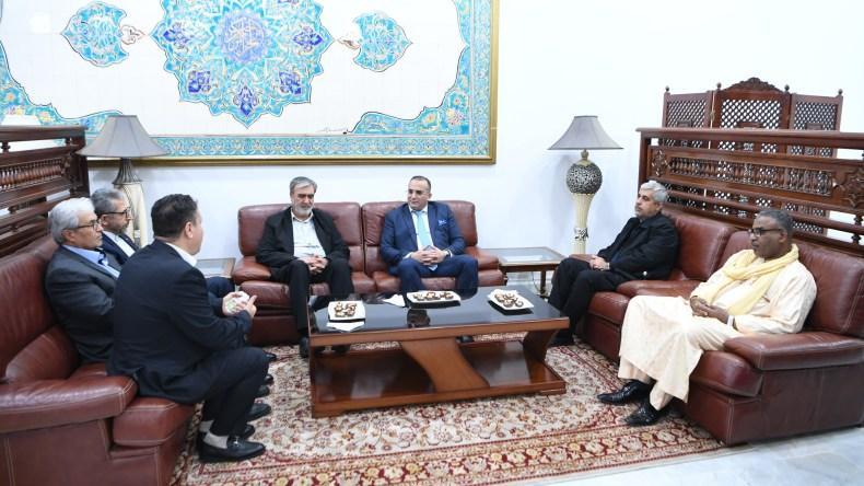وفد من مجلس الشورى الإيراني يحل بالجزائر وفد من مجلس الشورى الإيراني يحل بالجزائر