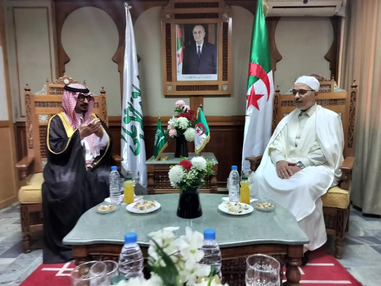 رئيس المجلس الإسلامي الأعلى يستقبل السفير السعودي رئيس المجلس الإسلامي الأعلى يستقبل السفير السعودي