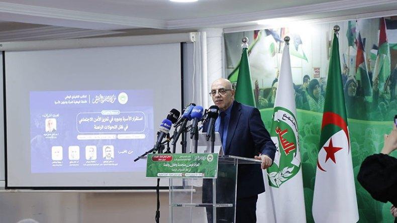 حساني: “الوعي الكامل لمواجهة مخططات استهداف الجزائر” حساني: “الوعي الكامل لمواجهة مخططات استهداف الجزائر”