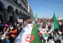 إغلاق قنوات التعبير ينقل النقاش السياسي إلى “الهاشتاغات” في الجزائر إغلاق قنوات التعبير ينقل النقاش السياسي إلى "الهاشتاغات" في الجزائر