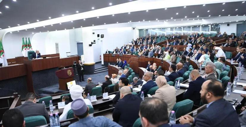 أحزاب في مواجهة انسدادات في 800 بلدية أحزاب في مواجهة انسدادات في 800 بلدية
