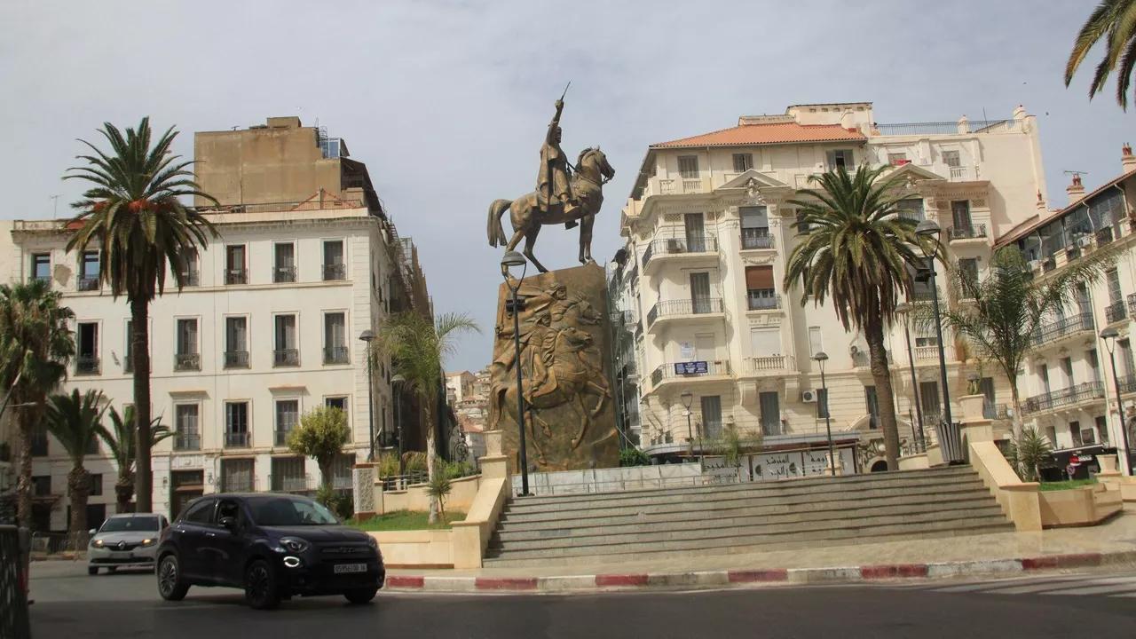 تستهدف جذب 12 مليون سائح... هل تنجج الجزائر في التغلب على عوائق تطوير قطاع السياحة تستهدف جذب 12 مليون سائح... هل تنجج الجزائر في التغلب على عوائق تطوير قطاع السياحة