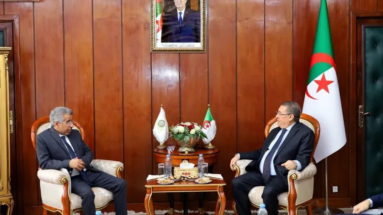 وزير الداخلية يستقبل الأمين العام لمجلس وزراء الداخلية العرب وزير الداخلية يستقبل الأمين العام لمجلس وزراء الداخلية العرب