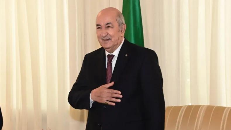 رئيس الجمهورية يهنئ القوات المسلحة والجيش الأبيض بمناسبة السنة الجديدة رئيس الجمهورية يهنئ القوات المسلحة والجيش الأبيض بمناسبة السنة الجديدة