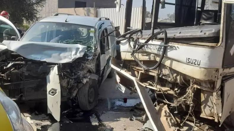 إصابة 18 شخصًا في اصطدام بين سيارة وحافلة بالعاصمة إصابة 18 شخصًا في اصطدام بين سيارة وحافلة بالعاصمة