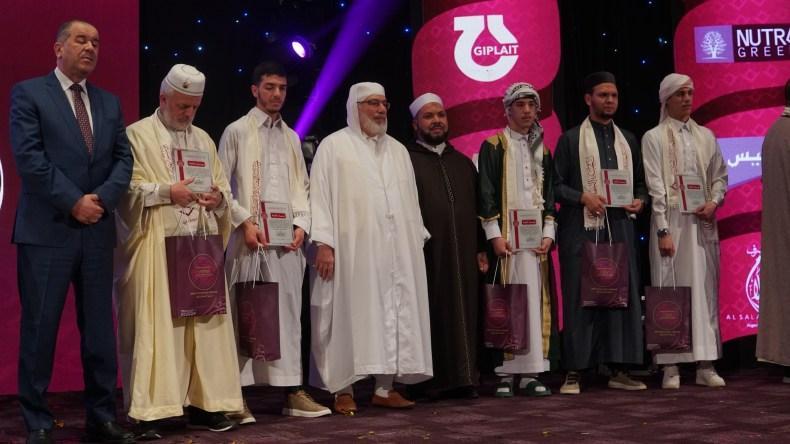 تكريم 500 حافظ وحافظة للقرآن الكريم بجامع الجزائر تكريم 500 حافظ وحافظة للقرآن الكريم بجامع الجزائر