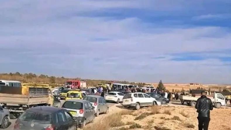 وفاة شخص وإصابة 16 آخرين في حادث تسلسلي بالجلفة وفاة شخص وإصابة 16 آخرين في حادث تسلسلي بالجلفة