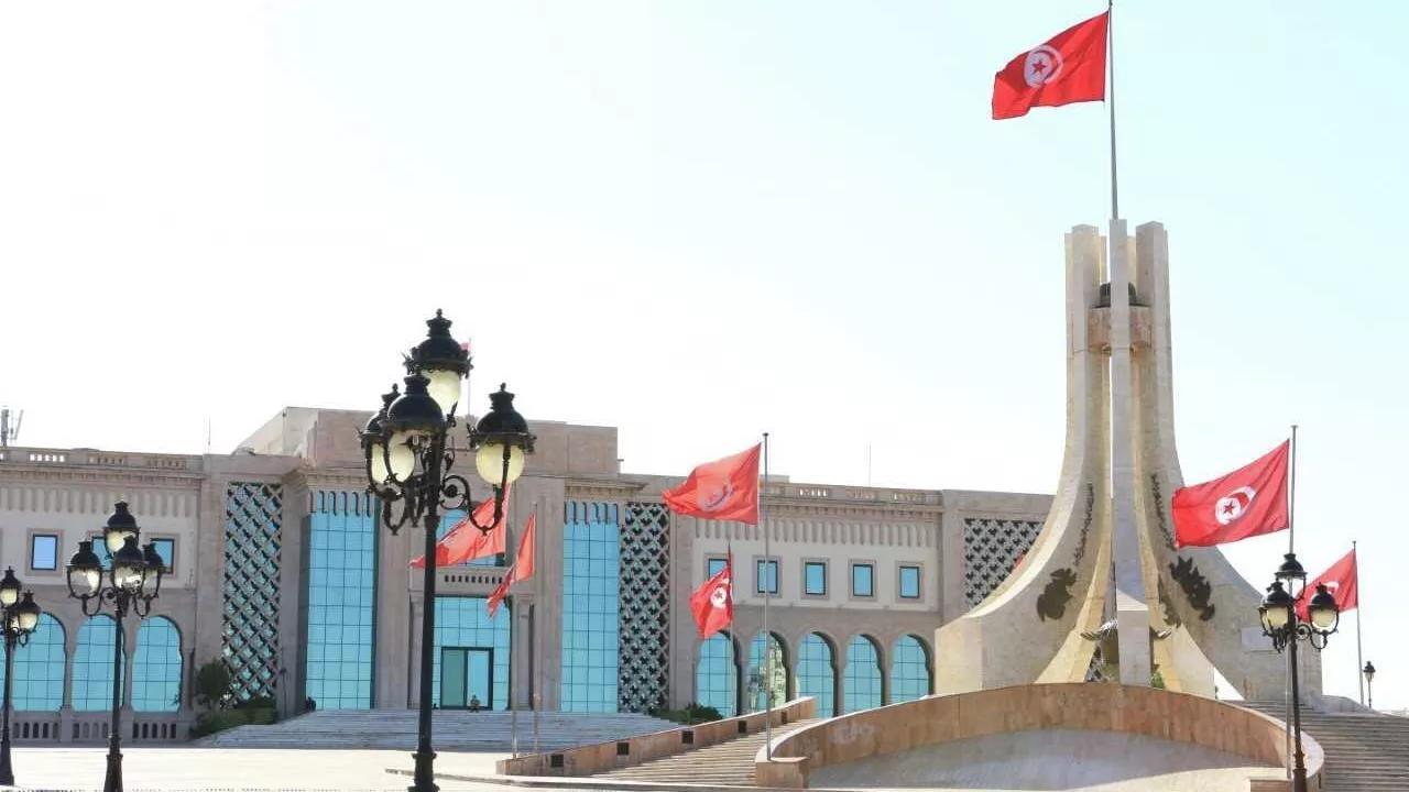 وزير الخارجية التونسي في زيارة عمل إلى الجزائر.. إلى أين يمكن أن يتجه قطار العلاقات بين الدولتين؟ وزير الخارجية التونسي في زيارة عمل إلى الجزائر.. إلى أين يمكن أن يتجه قطار العلاقات بين الدولتين؟