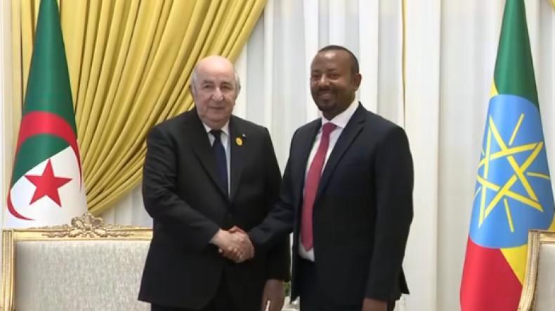 رئيس الوزراء الإثيوبي يقود السيارة شخصيا برفقة الرئيس تبون رئيس الوزراء الإثيوبي يقود السيارة شخصيا برفقة الرئيس تبون