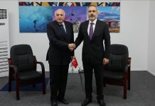 وزير الخارجية التركي يبحث تطورات فلسطين مع نظيره الجزائري وزير الخارجية التركي يبحث تطورات فلسطين مع نظيره الجزائري