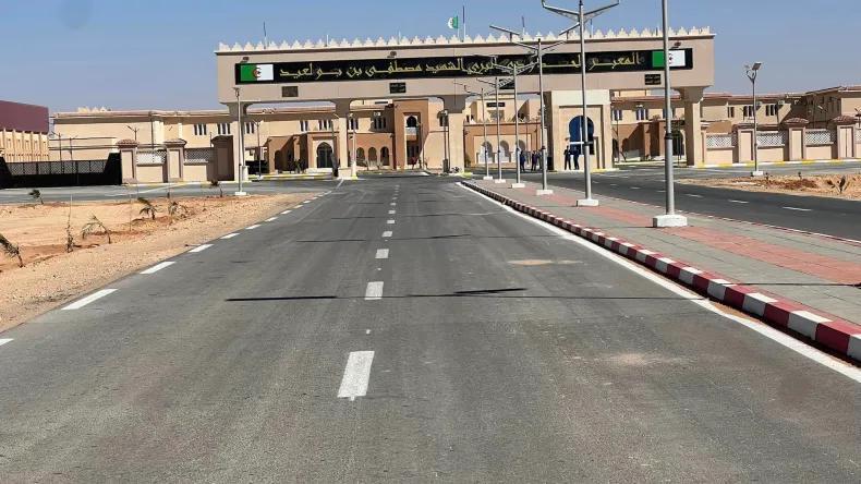 رخروخ في موريتانيا لتفقد مشروع الطريق الرابط بين تندوف والزويرات رخروخ في موريتانيا لتفقد مشروع الطريق الرابط بين تندوف والزويرات