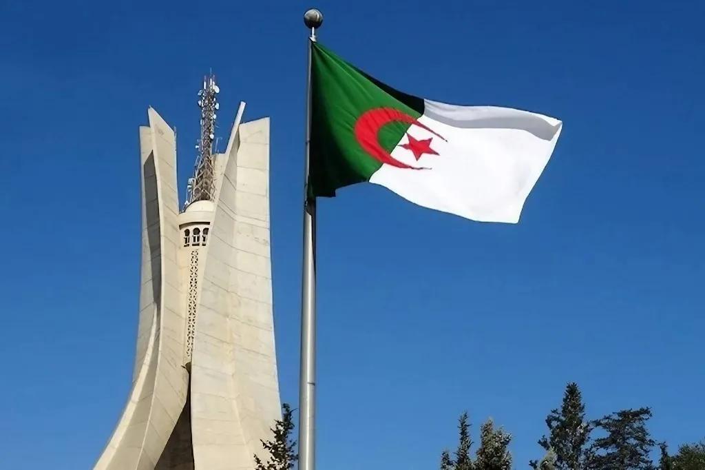 الجزائر تقر تعديلات على المادة 87 مكرر من قانون العقوبات الجزائر تقر تعديلات على المادة 87 مكرر من قانون العقوبات