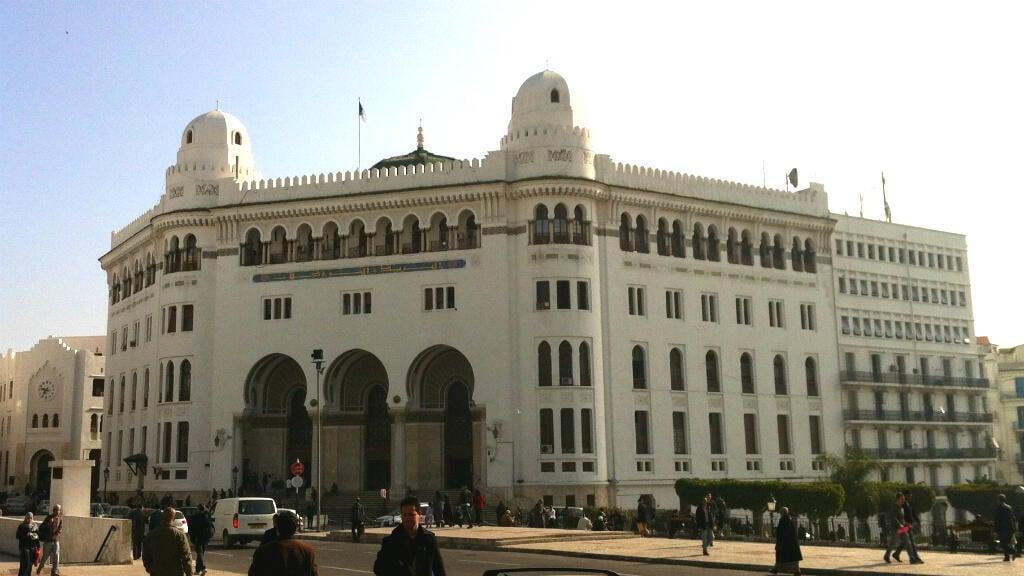 نحو إعادة تأهيل البريد المركزي بالجزائر العاصمة نحو إعادة تأهيل البريد المركزي بالجزائر العاصمة