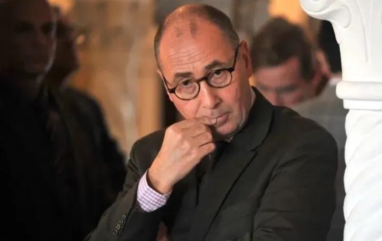 دريونكور ينتقد ماكرون بشأن إدارته الأزمة مع الجزائر دريونكور ينتقد ماكرون بشأن إدارته الأزمة مع الجزائر