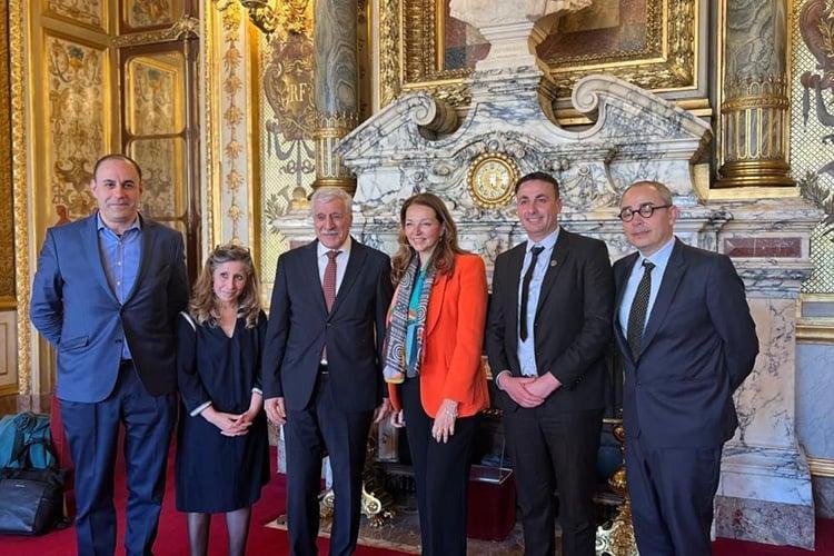 هكذا يخطط اليمين الفرنسي لإجهاض المصالحة مع الجزائر هكذا يخطط اليمين الفرنسي لإجهاض المصالحة مع الجزائر