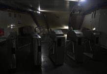 الجزائر تتوقع خللا بخدمات الإنترنت بسبب انقطاع الكهرباء بإسبانيا الجزائر تتوقع خللا بخدمات الإنترنت بسبب انقطاع الكهرباء بإسبانيا