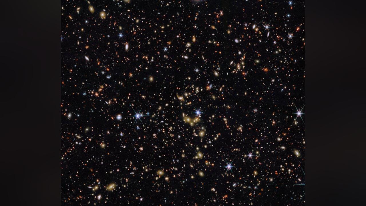 مرصد جيمس ويب ينشر صورة لآلاف المجرات في لقطة واحدة مرصد جيمس ويب ينشر صورة لآلاف المجرات في لقطة واحدة