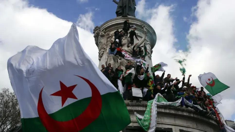 الجالية الجزائرية في مواجهة التيارات العدائية في فرنسا الجالية الجزائرية في مواجهة التيارات العدائية في فرنسا