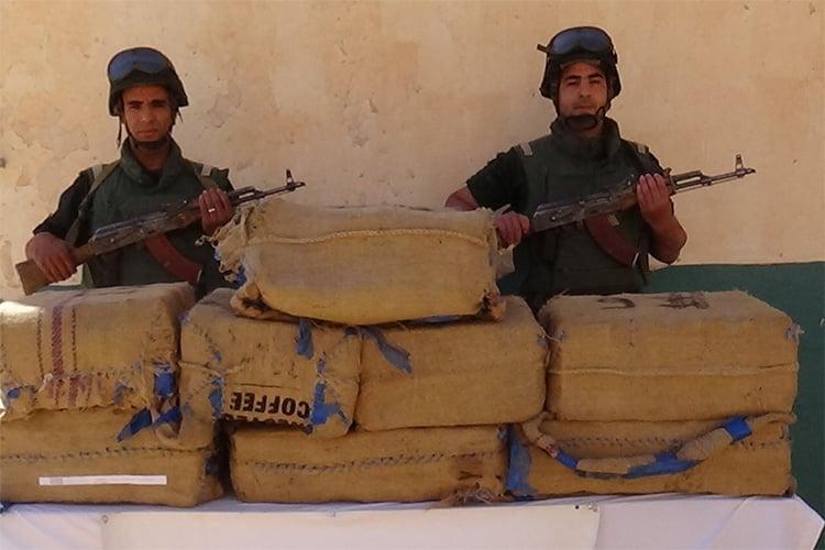 إحباط محاولات إدخال 18 قنطارا من الكيف عبر الحدود مع المغرب إحباط محاولات إدخال 18 قنطارا من الكيف عبر الحدود مع المغرب