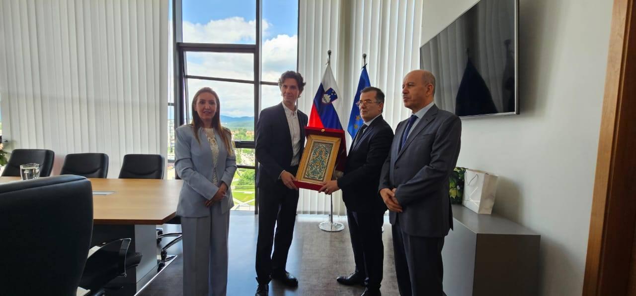 الجزائر وسلوفينيا تعززان التعاون في الصحة والضمان الاجتماعي الجزائر وسلوفينيا تعززان التعاون في الصحة والضمان الاجتماعي