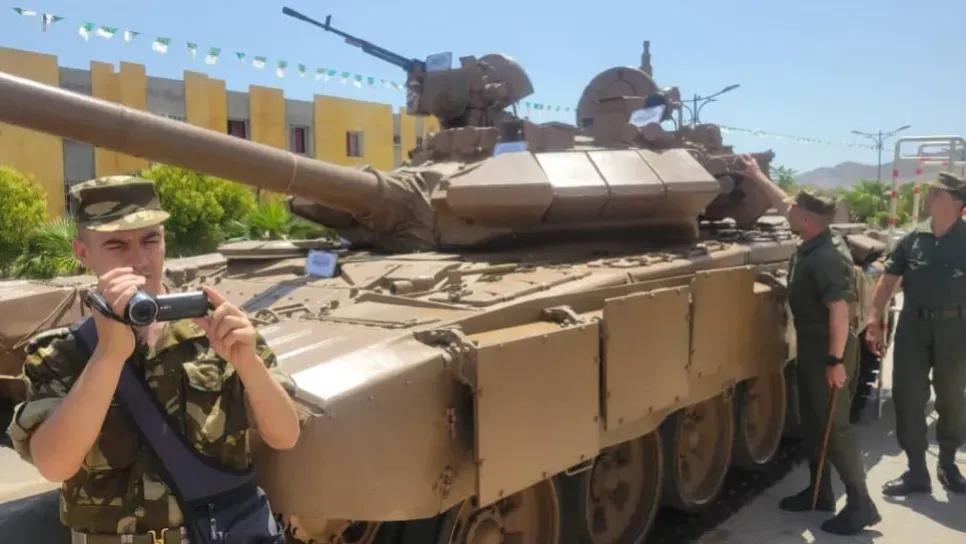 اللواء السابع المدرع يفتح أبوابه لوسائل الإعلام اللواء السابع المدرع يفتح أبوابه لوسائل الإعلام