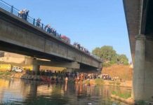 مصرع 18 شخصا غرقا في سقوط حافلة بوادي في العاصمة مصرع 18 شخصا غرقا في سقوط حافلة بوادي في العاصمة