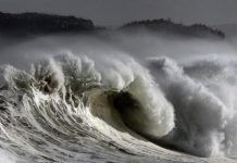 تتعدى الـ 2 متر.. أمواج خطيرة عبر هذه السواحل تتعدى الـ 2 متر.. أمواج خطيرة عبر هذه السواحل