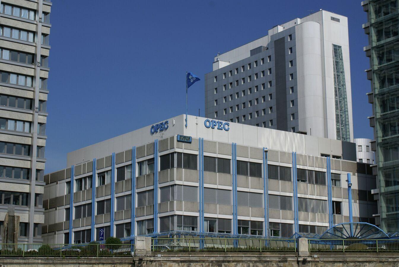 أوبك بلس تقرر زيادة إنتاج النفط بمقدار 137 ألف برميل في نوفمبر المقبل أوبك بلس تقرر زيادة إنتاج النفط بمقدار 137 ألف برميل في نوفمبر المقبل