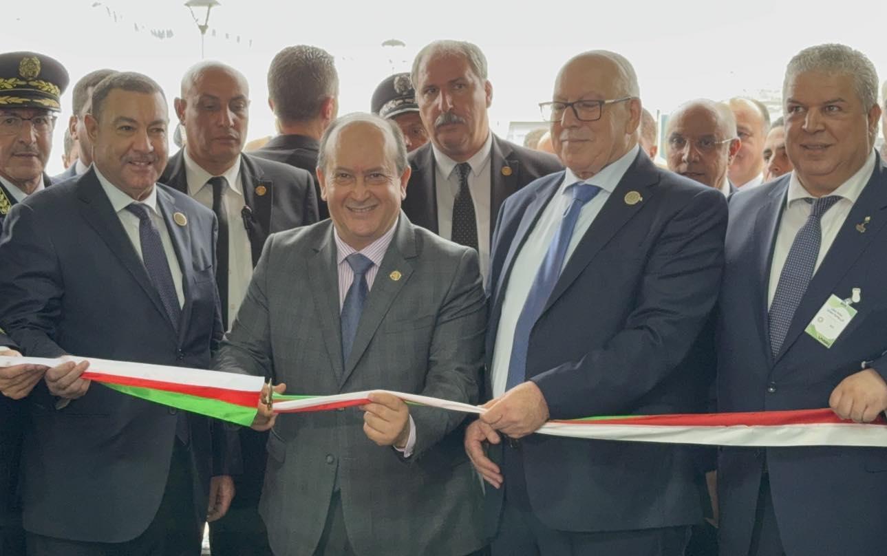 سيفي غريب يُدشن وحدة إنتاج الخرسانة بالمسيلة سيفي غريب يُدشن وحدة إنتاج الخرسانة بالمسيلة