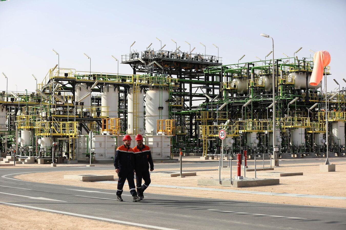 أكبر 4 صفقات نفطية في الجزائر خلال عام 2025 أكبر 4 صفقات نفطية في الجزائر خلال عام 2025